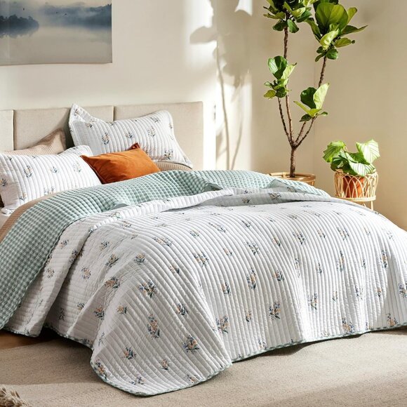 Other - New 3-Piece Floral Quilt Queen Set, Reversible Botanical Spring Flower Bedding